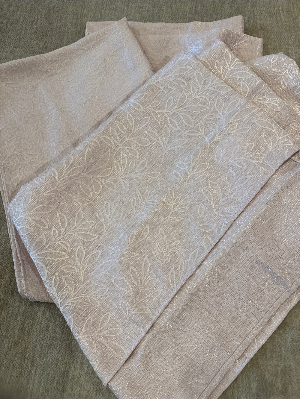 Neutral Leaf Jacquard Table Linen Set